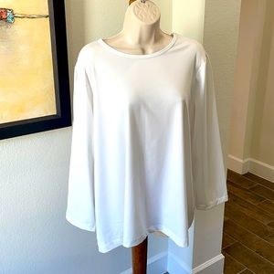 WHITE SUSAN GRAVER 2X blouse.. perfect for underneath a jacket or just layering.